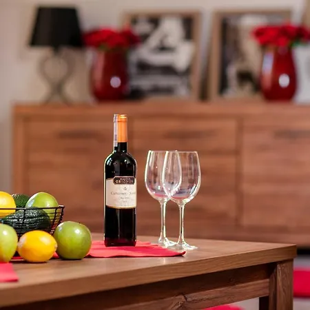 Apartment Pol Zartem Pol Serio